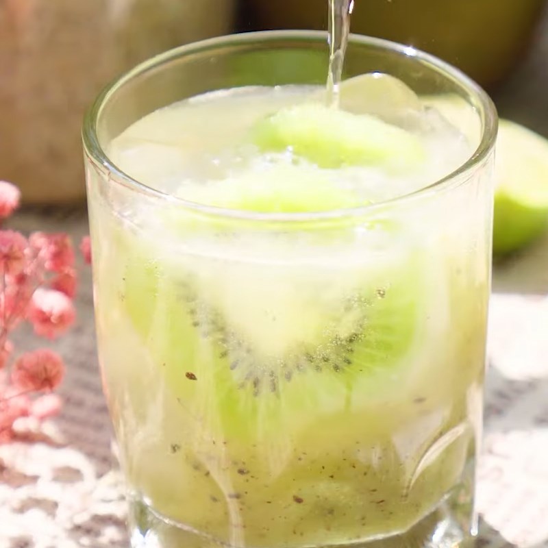 Bước 3 Làm soda kiwi Soda kiwi xay