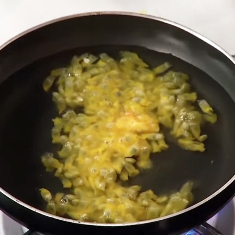 Bước 3 Làm sốt chanh dây Bò sốt chanh dây