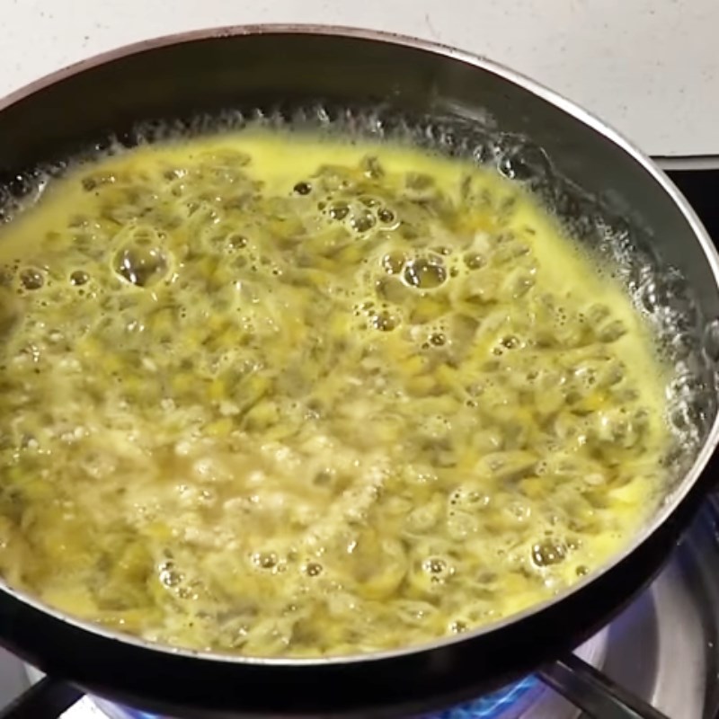 Bước 3 Làm sốt chanh dây Bò sốt chanh dây