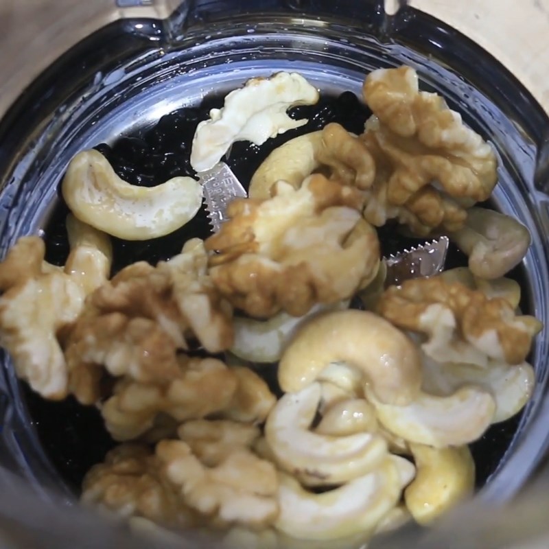 Bước 2 Làm sữa Sữa óc chó đậu đen hạt điều