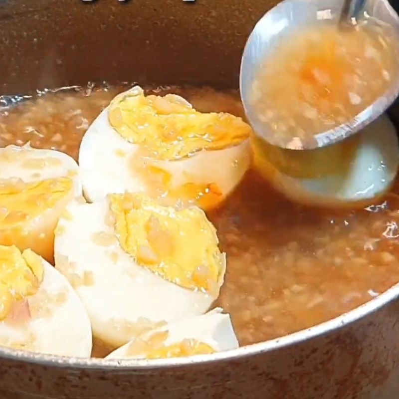 Bước 4 Làm trứng kho quẹt tóp mỡ Trứng kho quẹt tóp mỡ