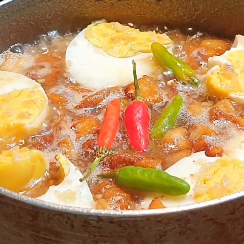 Bước 4 Làm trứng kho quẹt tóp mỡ Trứng kho quẹt tóp mỡ