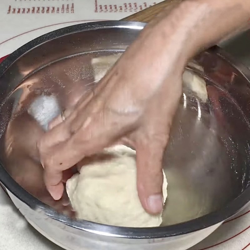 Bước 2 Làm vỏ bánh nước Bánh bà xã
