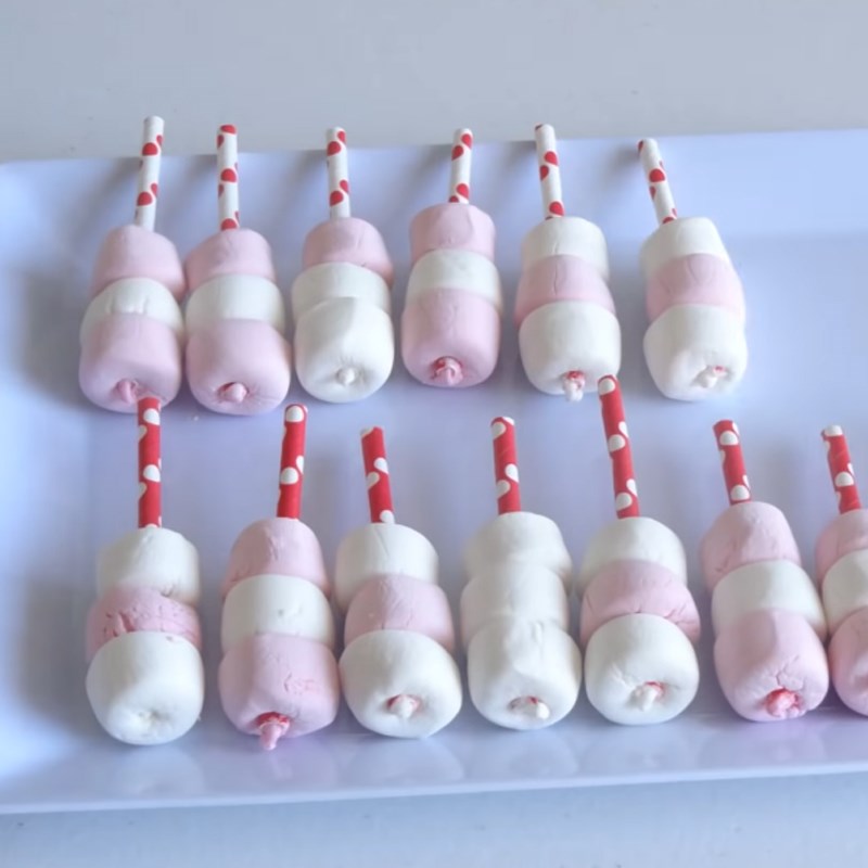 Bước 1 Làm xiên kẹo marshmallow Kẹo marshmallow nhúng socola trắng