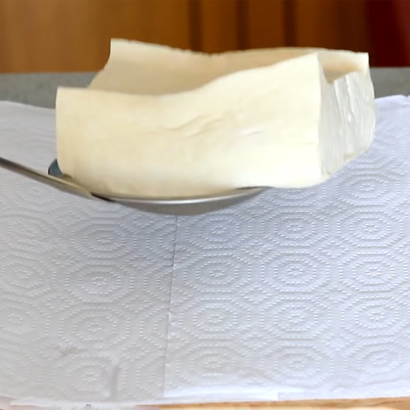 Bước 1 Luộc đậu và hong khô Chao Huế