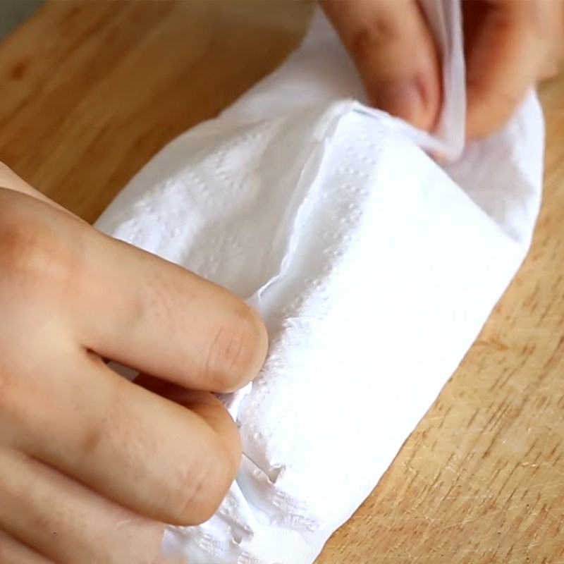 Bước 1 Luộc đậu và hong khô Chao Huế