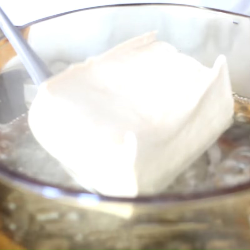 Bước 1 Luộc đậu và hong khô Chao Huế