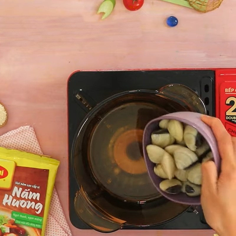 Step 2 Boil the Clams for Sour Soup with Clams and Tofu