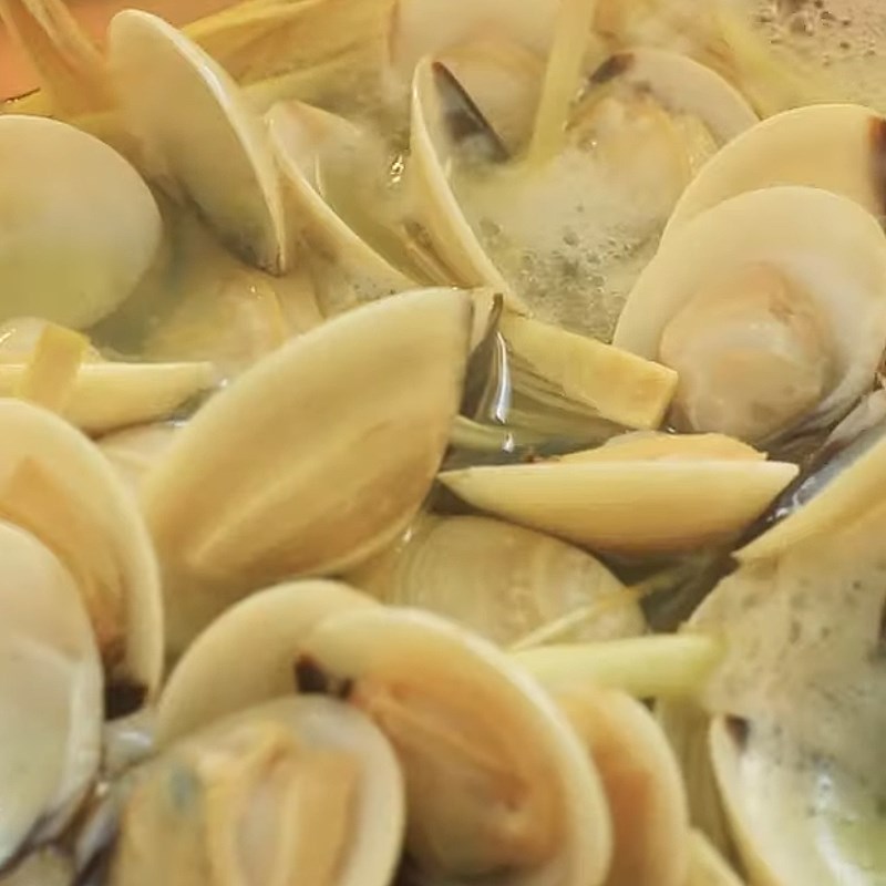 Bước 2 Luộc ngao Canh chua ngao đậu hũ