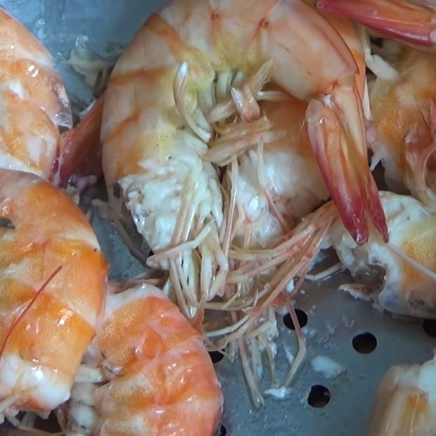 Bước 3 Luộc thịt và tôm Gỏi mít non tôm thịt