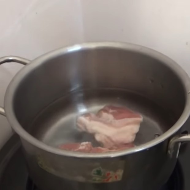 Bước 3 Luộc thịt và tôm Gỏi mít non tôm thịt