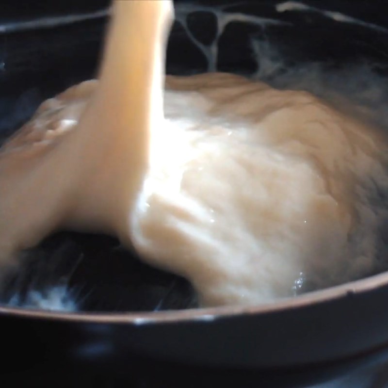 Bước 1 Nấu bột với sữa Mochi sữa phủ oreo