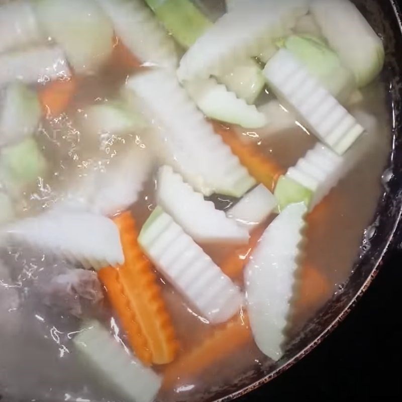 Bước 3 Nấu canh Canh su hào nấu xương