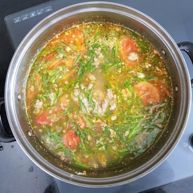 Bước 4 Nấu canh cua chua Canh cua chua