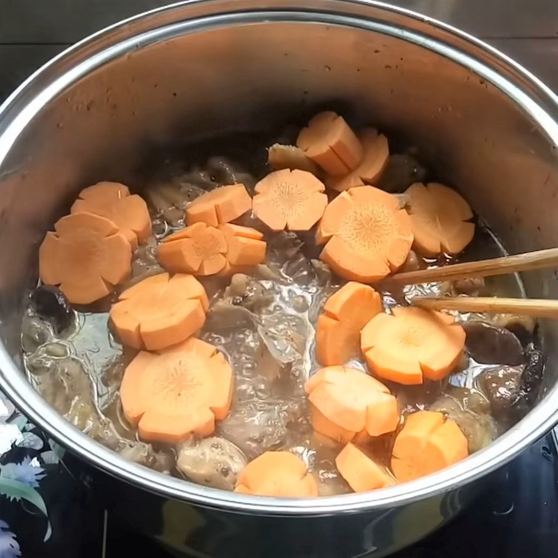 Bước 4 Nấu gà với các nguyên liệu Gà nấu tiêu đen