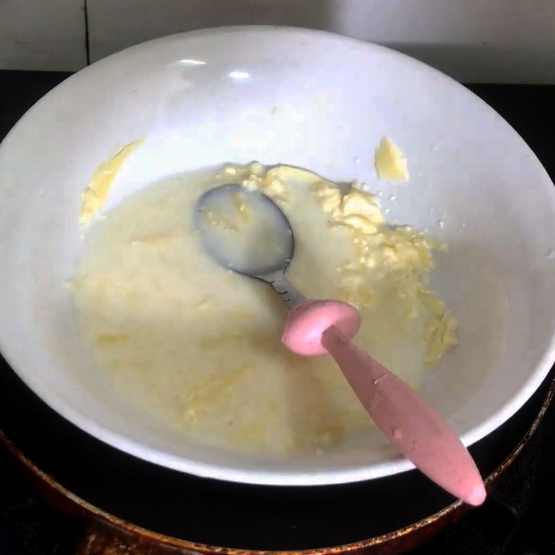 Bước 2 Nấu hỗn hợp phô mai Hàu nướng phô mai bằng nồi chiên không dầu