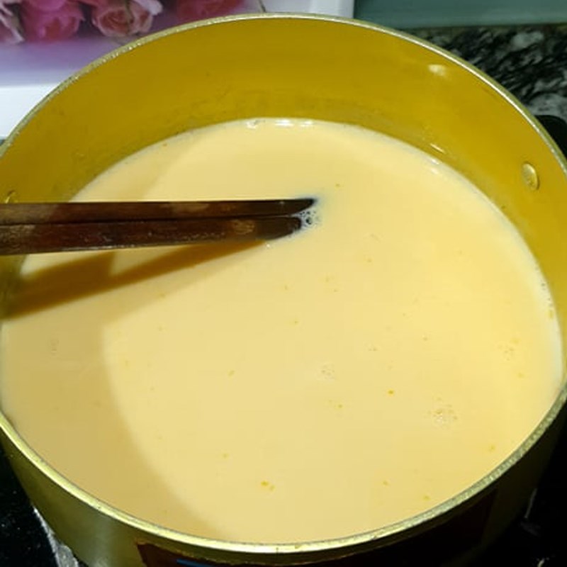 Bước 2 Nấu sữa tươi Bánh Flan caramel (công thức được chia sẻ từ người dùng)