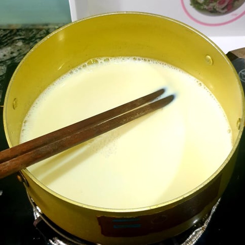 Bước 2 Nấu sữa tươi Bánh Flan caramel (công thức được chia sẻ từ người dùng)