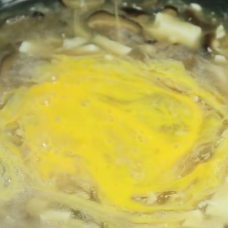 Bước 2 Nấu súp Súp trứng nấm đậu