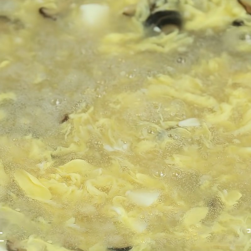 Bước 2 Nấu súp Súp trứng nấm đậu