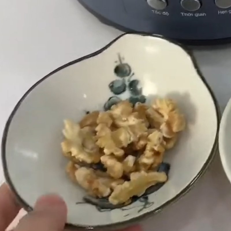 Bước 1 Ngâm hạt Sữa óc chó đậu đen mè đen