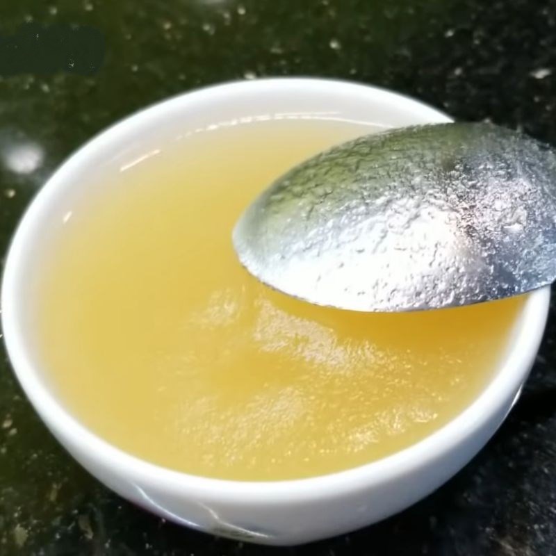 Bước 1 Ngâm nở gelatin Sữa chua dẻo bằng nồi cơm điện