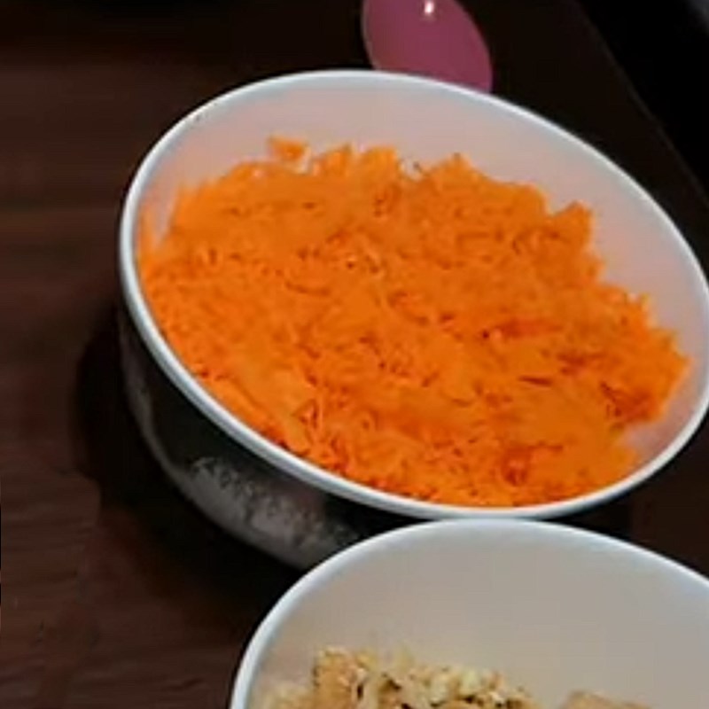 Bước 1 Nghiền nhuyễn chuối Bánh chuối cà rốt nướng bằng lò vi sóng