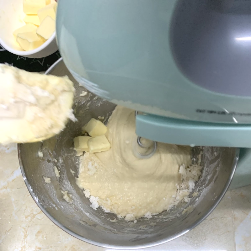 Bước 3 Nhồi bột Bánh mì cuộn chà bông sốt trứng gà