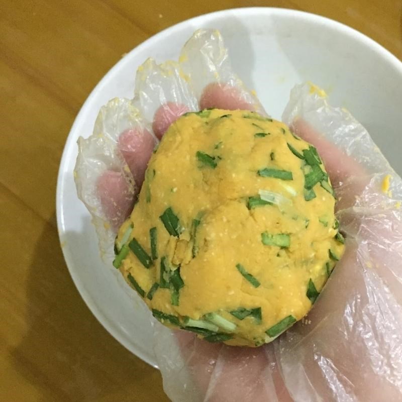 Bước 2 Nhồi bột bánh Bánh quy khoai lang yến mạch