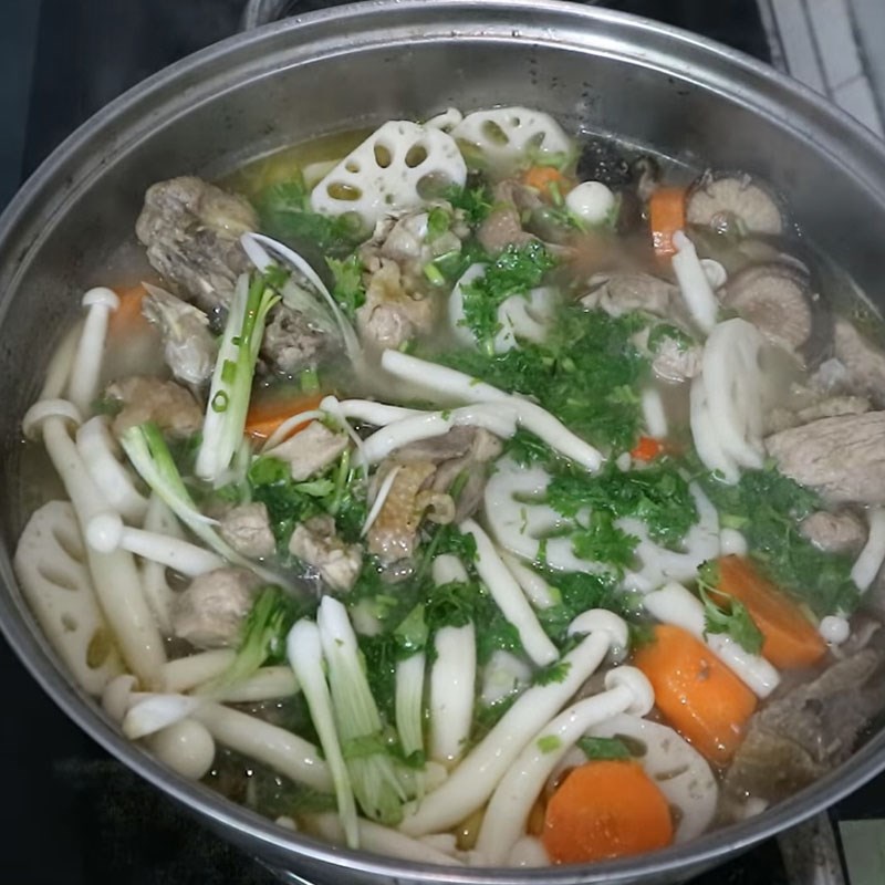 Bước 4 Nấu canh Canh củ sen hầm xương gà