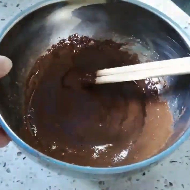 Bước 1 Pha bột socola Chocolate lava cake bằng nồi cơm điện