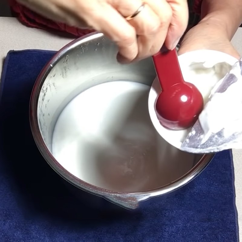 Bước 3 Pha hỗn hợp sữa chua Sữa chua Hy Lạp bằng nồi áp suất điện