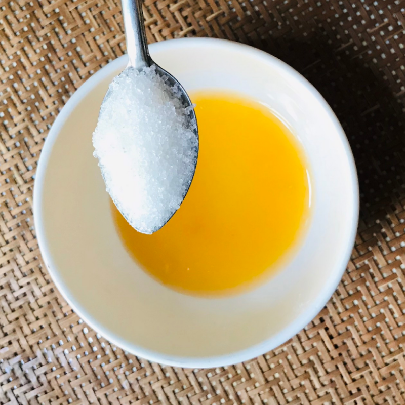 Bước 2 Pha nước sốt Cánh gà chiên sốt chua ngọt