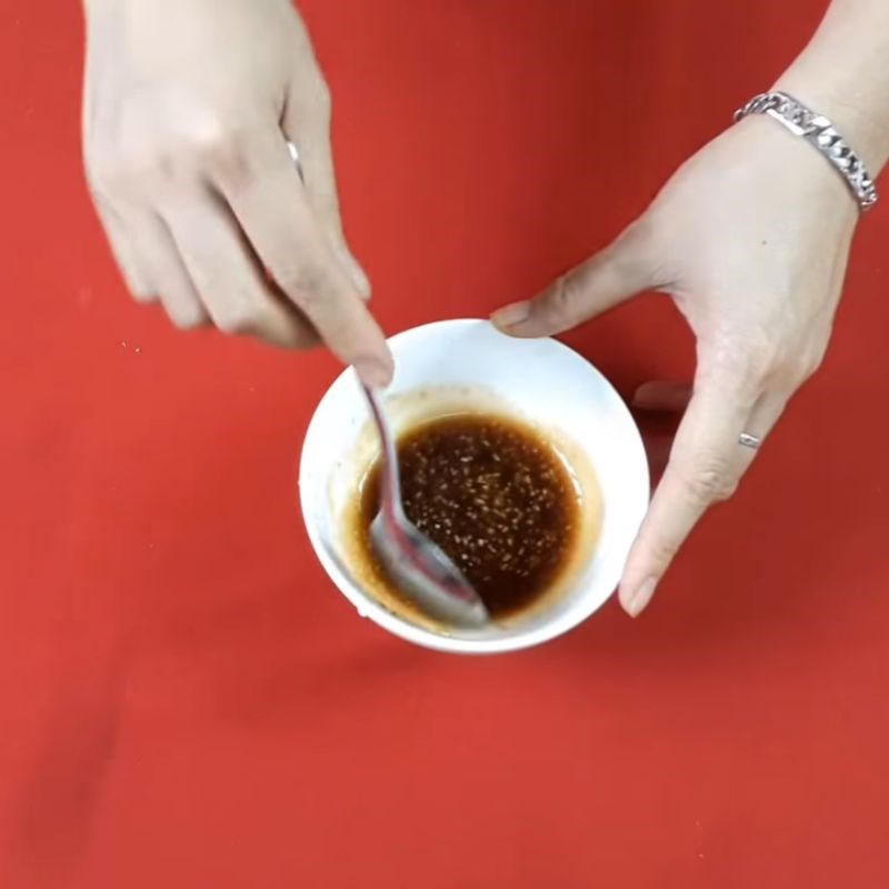 Bước 2 Pha nước sốt xào Bông cải xào thập cẩm