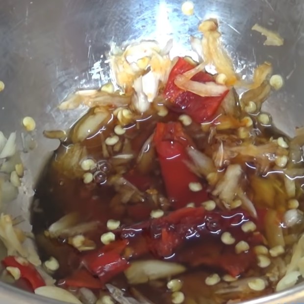Bước 5 Phi hành tím và pha nước mắm Gỏi mít non tôm thịt