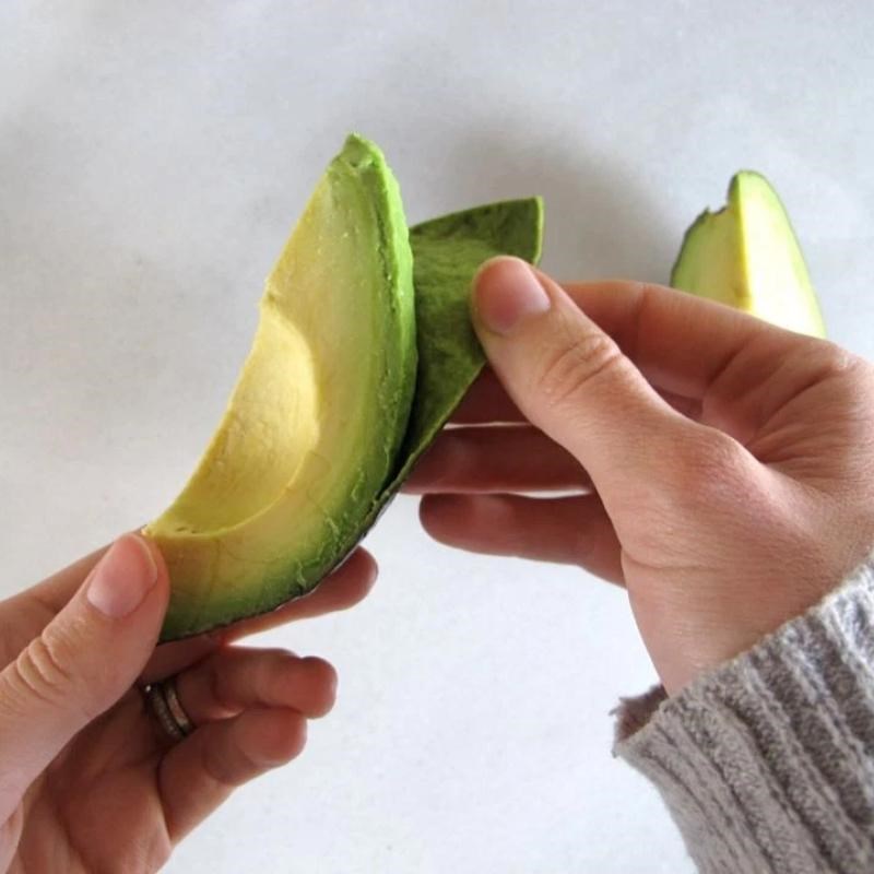 Bước 1 Sơ chế bơ Sinh tố bơ với các loại hạt