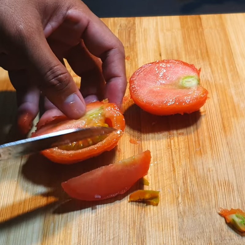 Bước 1 Sơ chế cà chua Bít tết chay từ mì căn