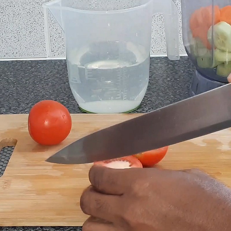 Bước 1 Sơ chế cà chua, cà rốt và dưa leo Nước ép cà chua cà rốt dưa leo