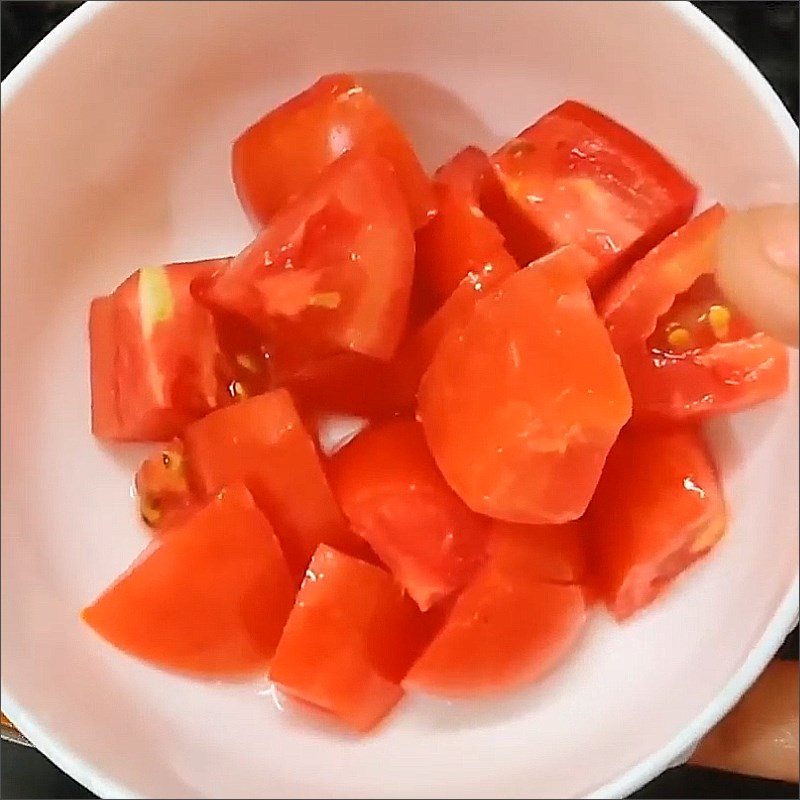 Bước 1 Sơ chế cà chua và cà rốt Nước ép cà chua cà rốt