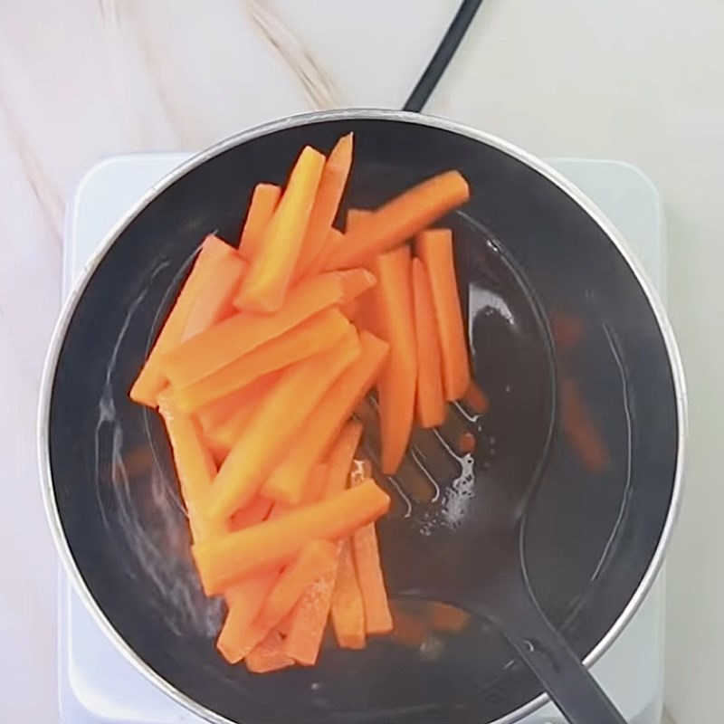 Bước 1 Sơ chế cà rốt Bim bim cà rốt