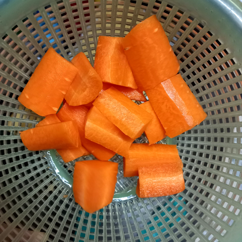 Bước 1 Sơ chế các nguyên liệu Bánh canh bột lọc xương heo