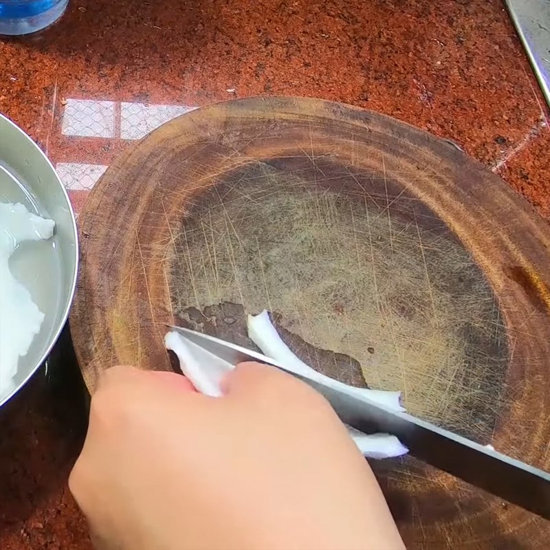 Bước 1 Sơ chế cơm dừa Rau câu dừa sợi nước cốt dừa