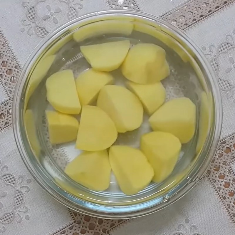 Bước 1 Sơ chế khoai tây Khoai tây nghiền trộn sữa tươi