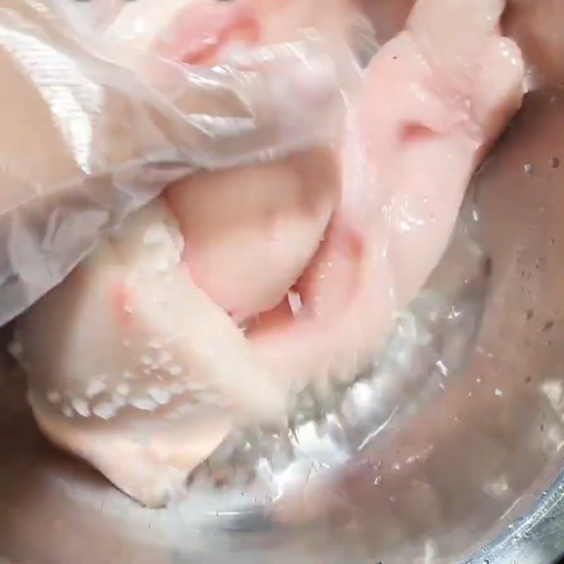 Bước 2 Sơ chế mỡ Trứng kho quẹt tóp mỡ