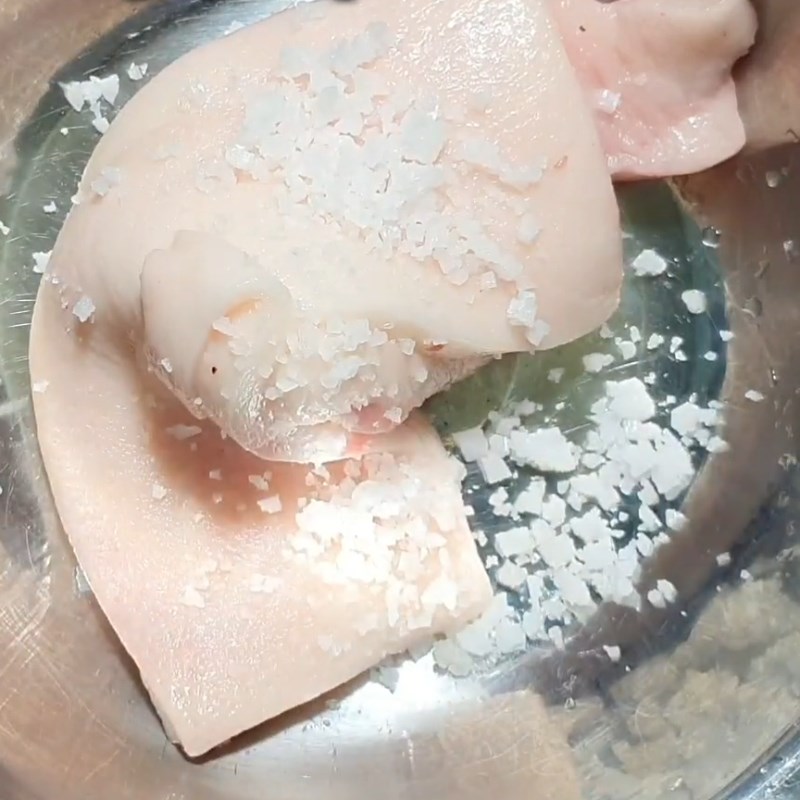 Bước 2 Sơ chế mỡ Trứng kho quẹt tóp mỡ