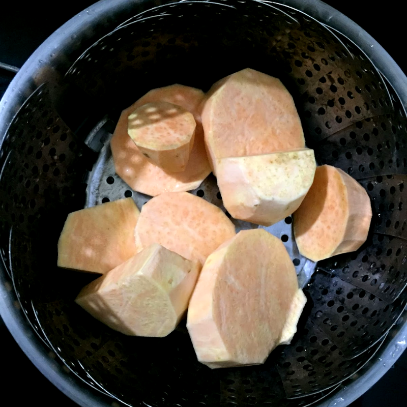 Bước 1 Sơ chế nguyên liệu Bánh quy khoai lang yến mạch