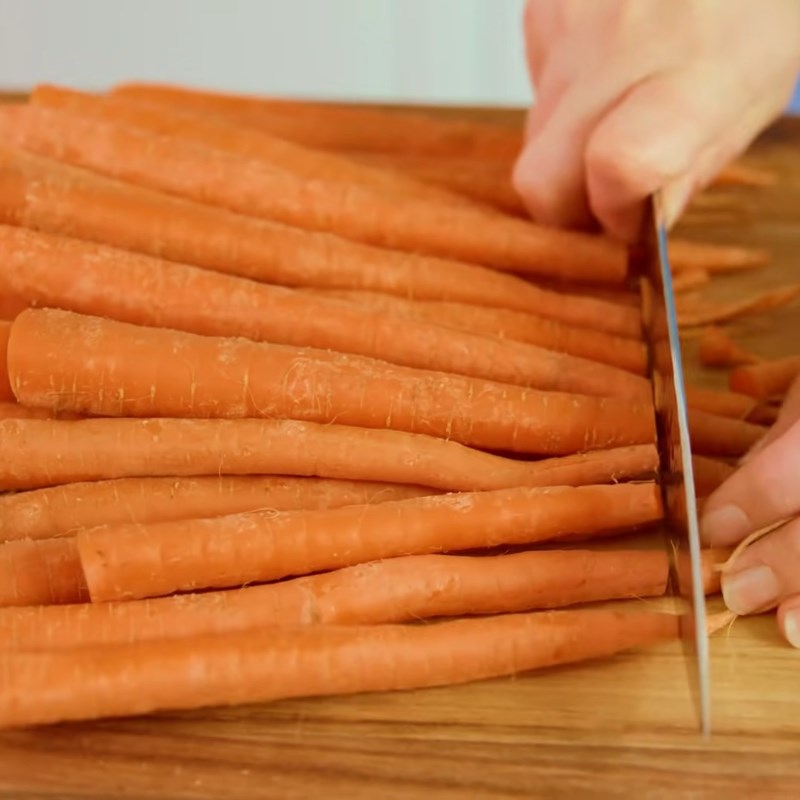 Bước 1 Sơ chế nguyên liệu Cà rốt nướng mật ong