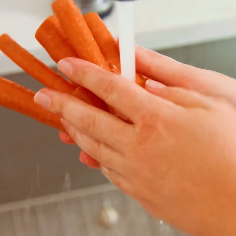 Bước 1 Sơ chế nguyên liệu Cà rốt nướng mật ong