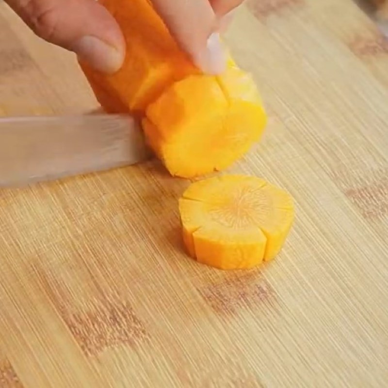 Sơ chế cà rốt, cải thìa, nấm hương