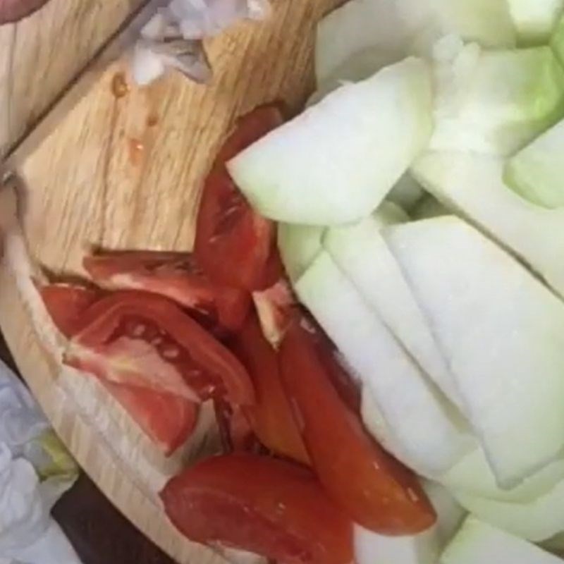Bước 1 Sơ chế nguyên liệu Canh su hào cá chép